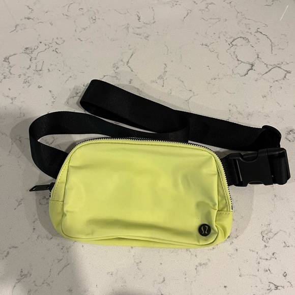 Lululemon Everywhere Belt Bag 1L - Picture 1 of 3